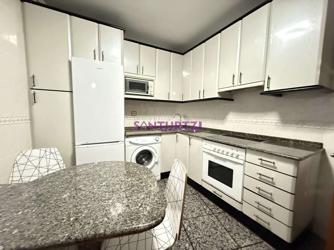 Cuina de Pis de lloguer en Santurtzi  amb Calefacció, Forn i Microones