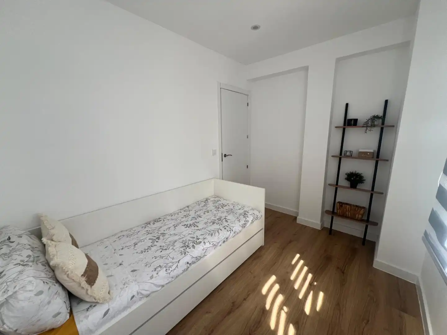 Bedroom of Flat for sale in  Logroño  with Heating, Furnished and Balcony