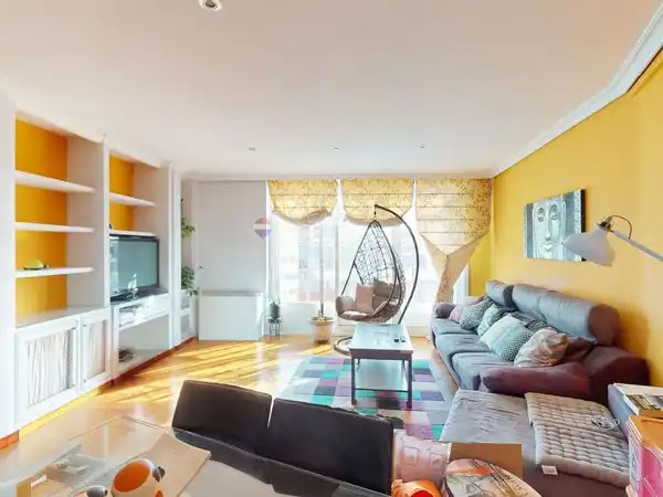 Sala d'estar de Dúplex en venda en Vigo  amb Calefacció i Traster