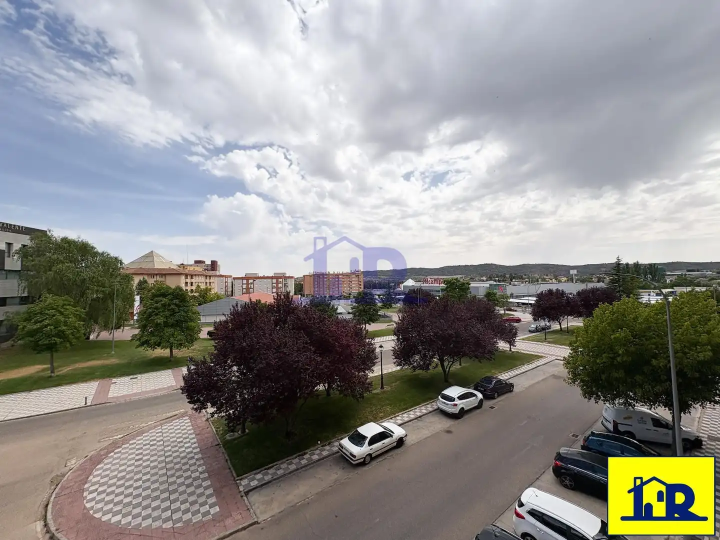 Parking de Piso en venta en Cuenca con Calefacción, Trastero y Piscina