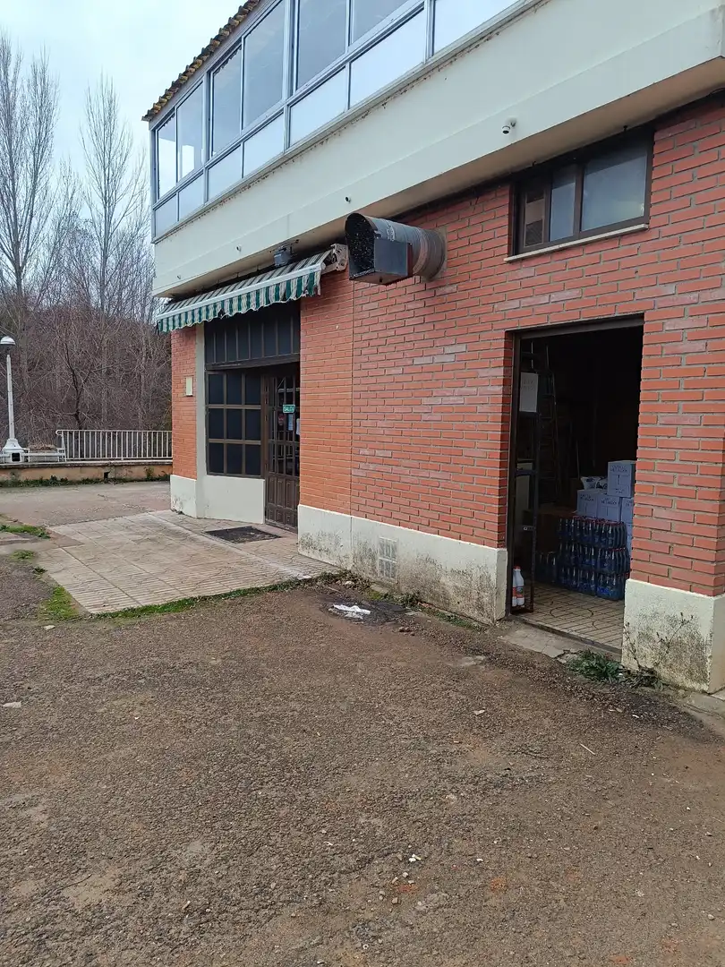 Local en venda en Herrera de Pisuerga amb Moblat