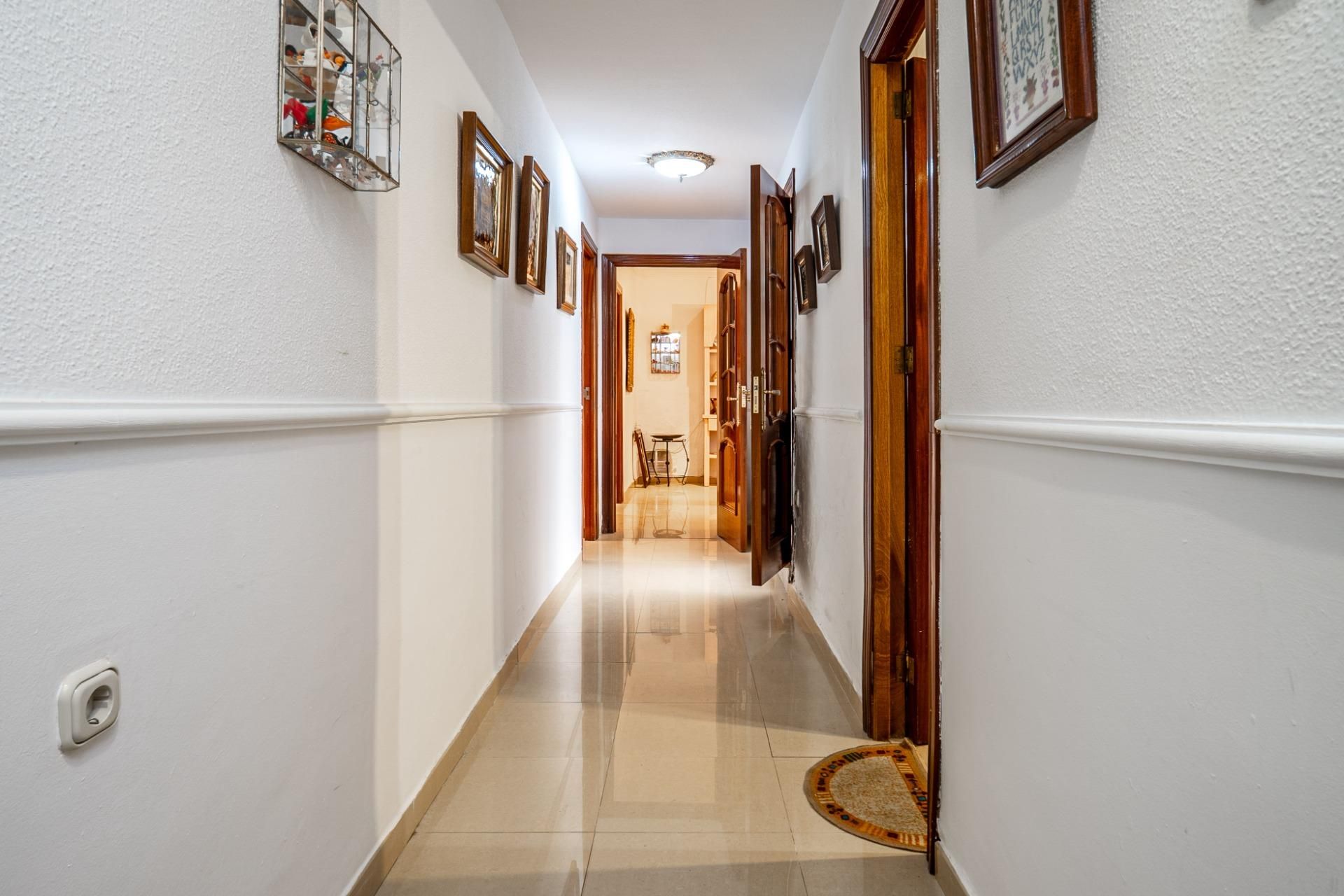 Flat for sale in  Granada Capital  with Air Conditioner, Private garden and Storage room