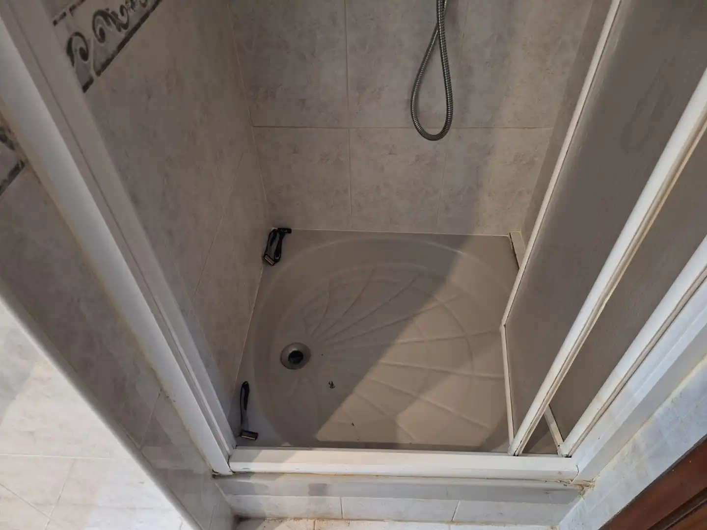 Badezimmer von Wohnung zum Verkauf in Barcelona mit Ofen und Waschmaschine