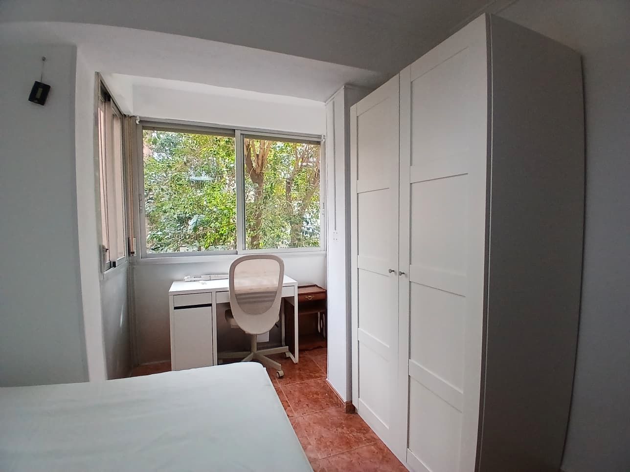 Bedroom of Flat for share in  Madrid Capital  with Air Conditioner, Heating and Furnished