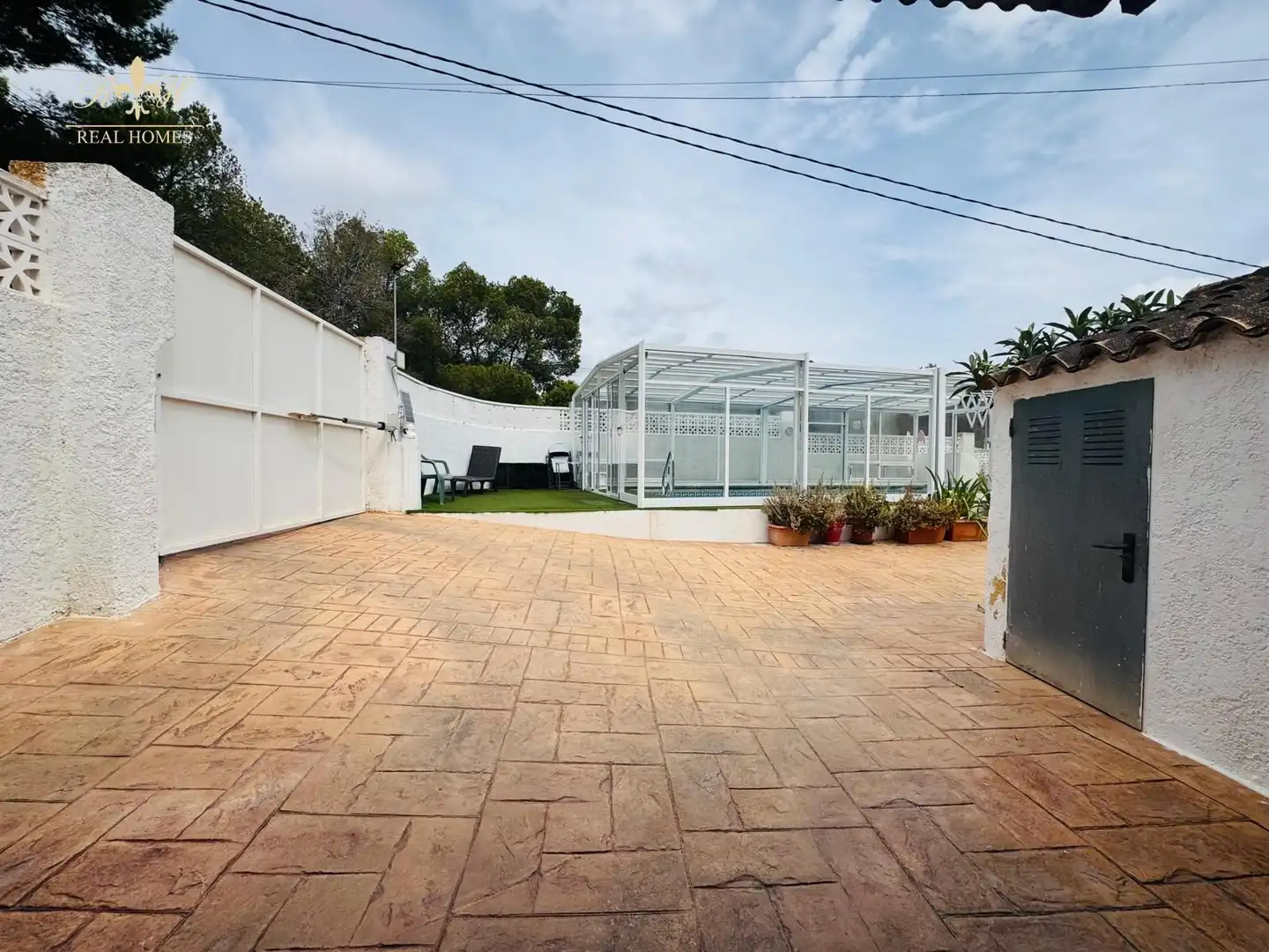 Außenansicht von Einfamilien-Reihenhaus zum Verkauf in L'Alfàs del Pi mit Klimaanlage, Terrasse und Schwimmbad