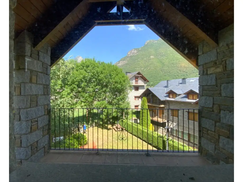 Außenansicht von Wohnungen zum Verkauf in Benasque mit Terrasse