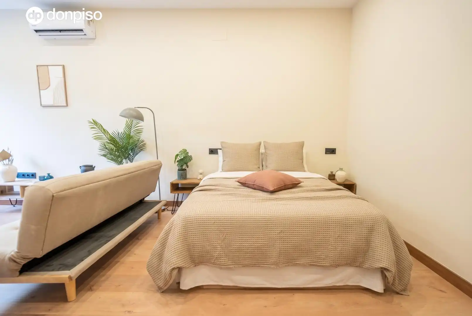Habitación de Loft en venta en Granada con Aire acondicionado, Calefacción y Amueblado