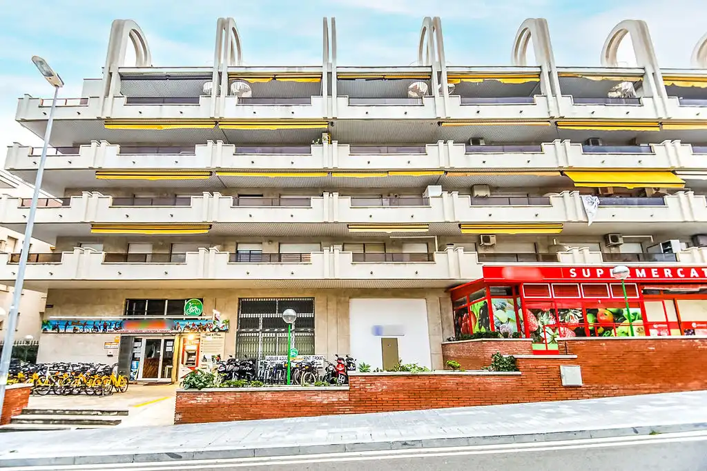 Vista exterior de Local en venda en Salou