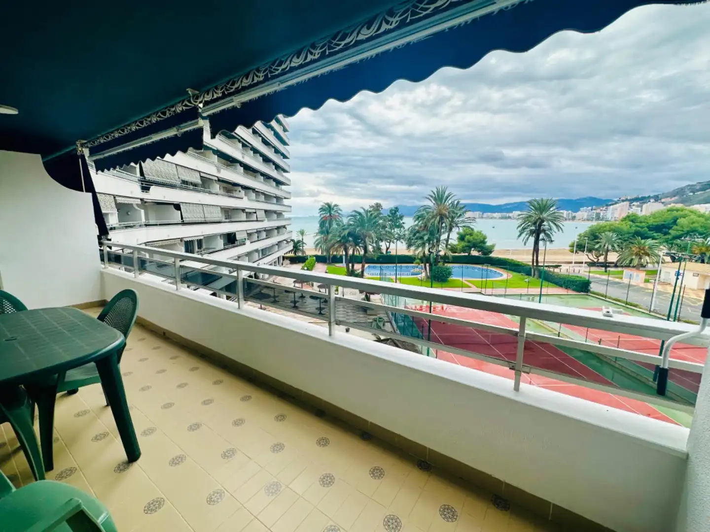 Habitación de Apartamento de alquiler en Cullera con Aire acondicionado, Jardín privado y Terraza