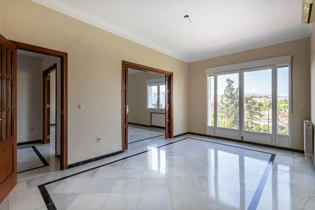 Flat for rent in Granada  with Air Conditioner and Heating