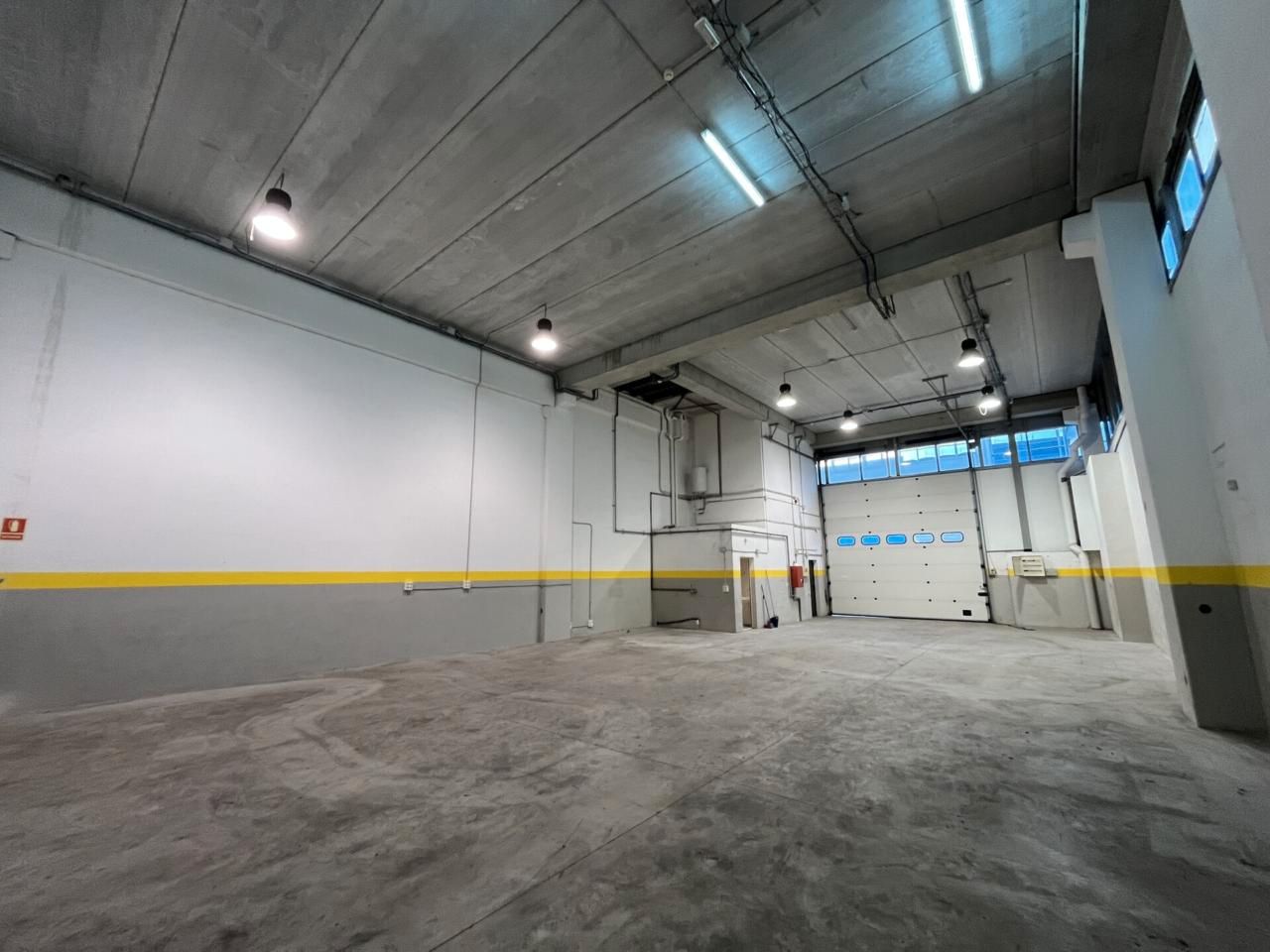 Nau industrial de lloguer en Badalona amb Calefacció