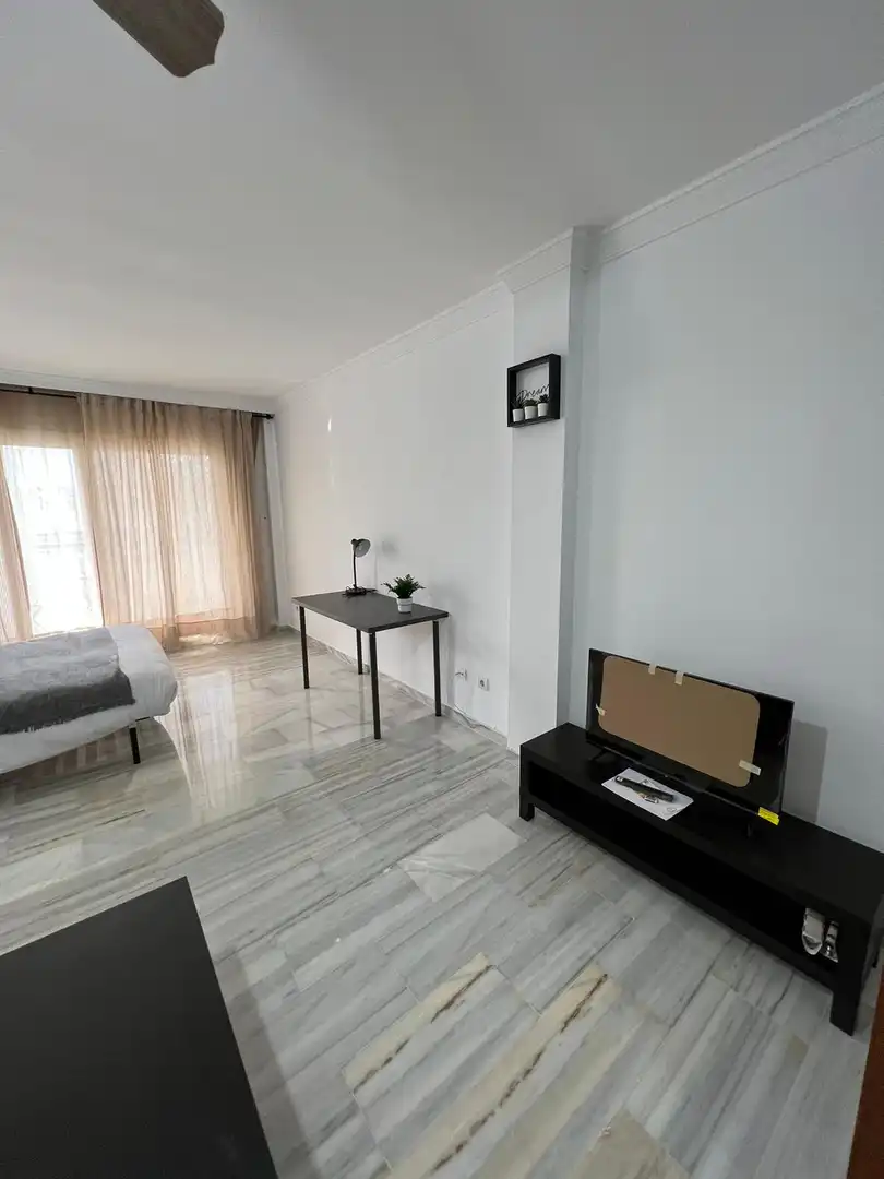 Room in N/A, -1, Parque Ayala - Jardín de la Abadía - Huelín
