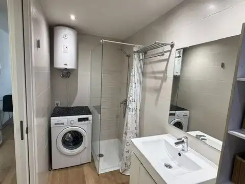 Bany de Estudi de lloguer en Vigo  amb Parquet, Moblat i Rentadora