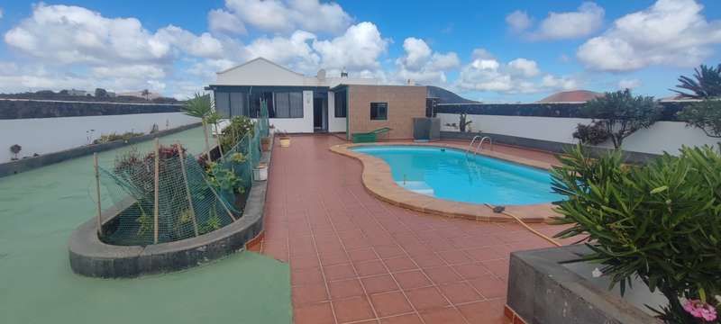 Piscina de Casa o xalet en venda en Teguise amb Jardí privat, Terrassa i Piscina