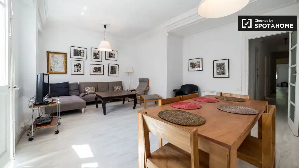 Flat with terrace to rent in L'Eixample, imagen 2