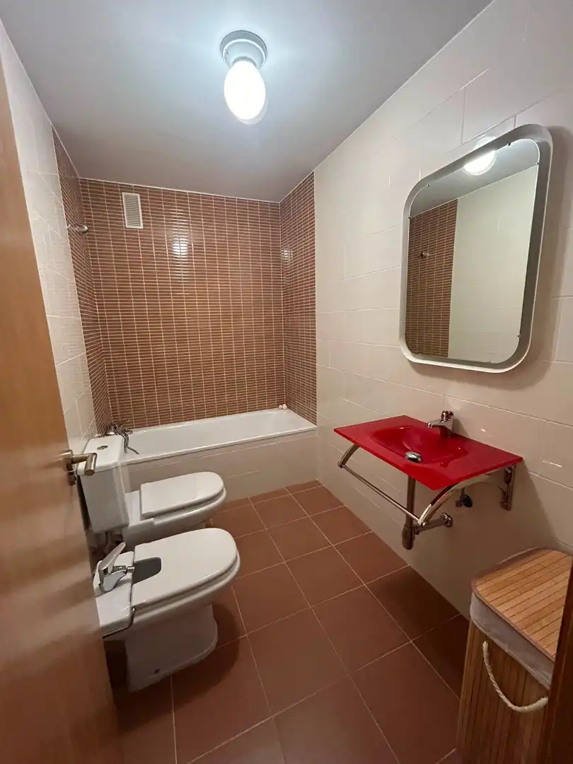 Bathroom of Flat for sale in Benavente  with Heating, Private garden and Parquet flooring