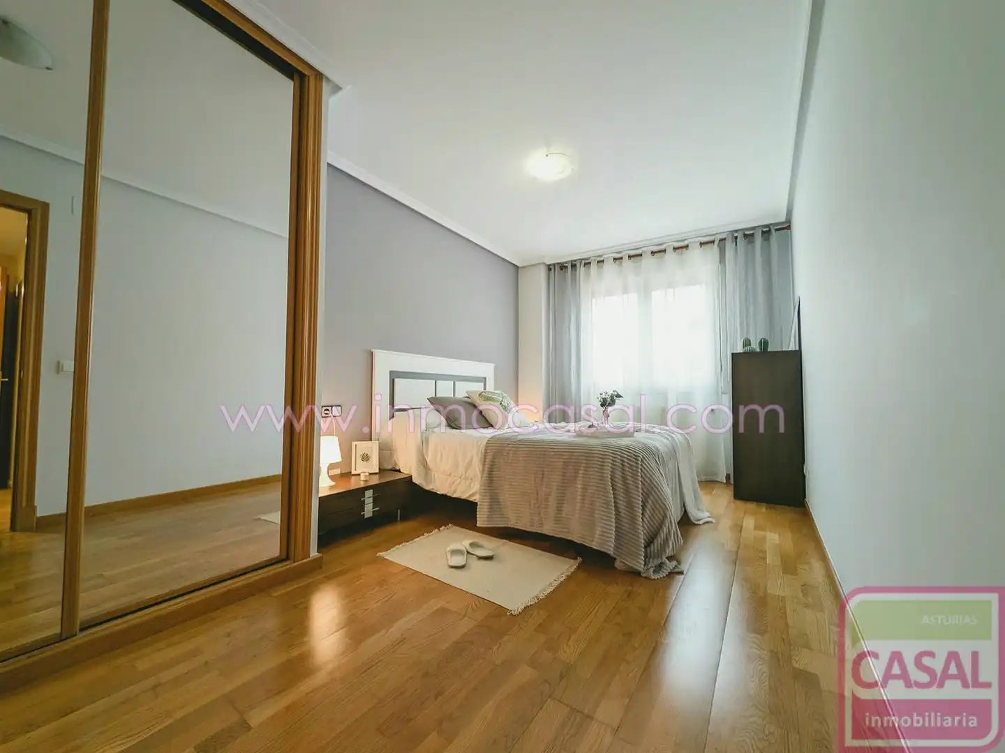 Habitación de Piso en venta en Oviedo  con Calefacción, Trastero y Amueblado