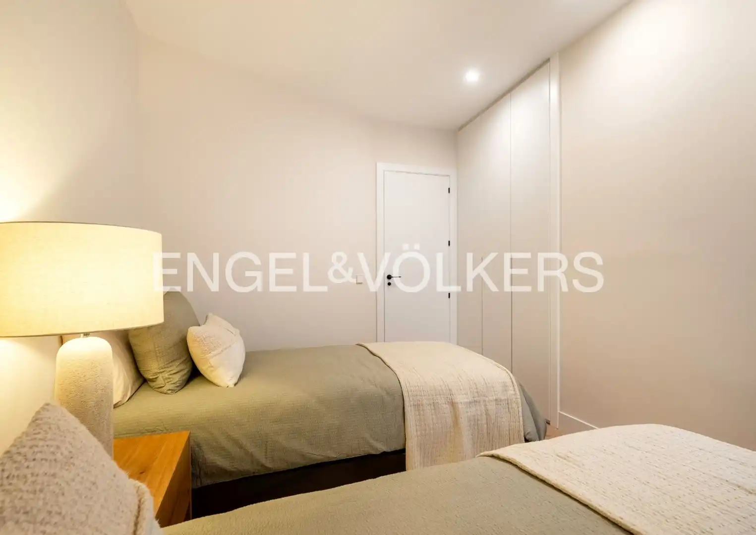 Schlafzimmer von Wohnung zur Miete in Madrid mit Klimaanlage, Heizung und Terrasse