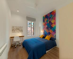 Bedroom of Apartment to share in  Barcelona Capital  with Air Conditioner and Balcony