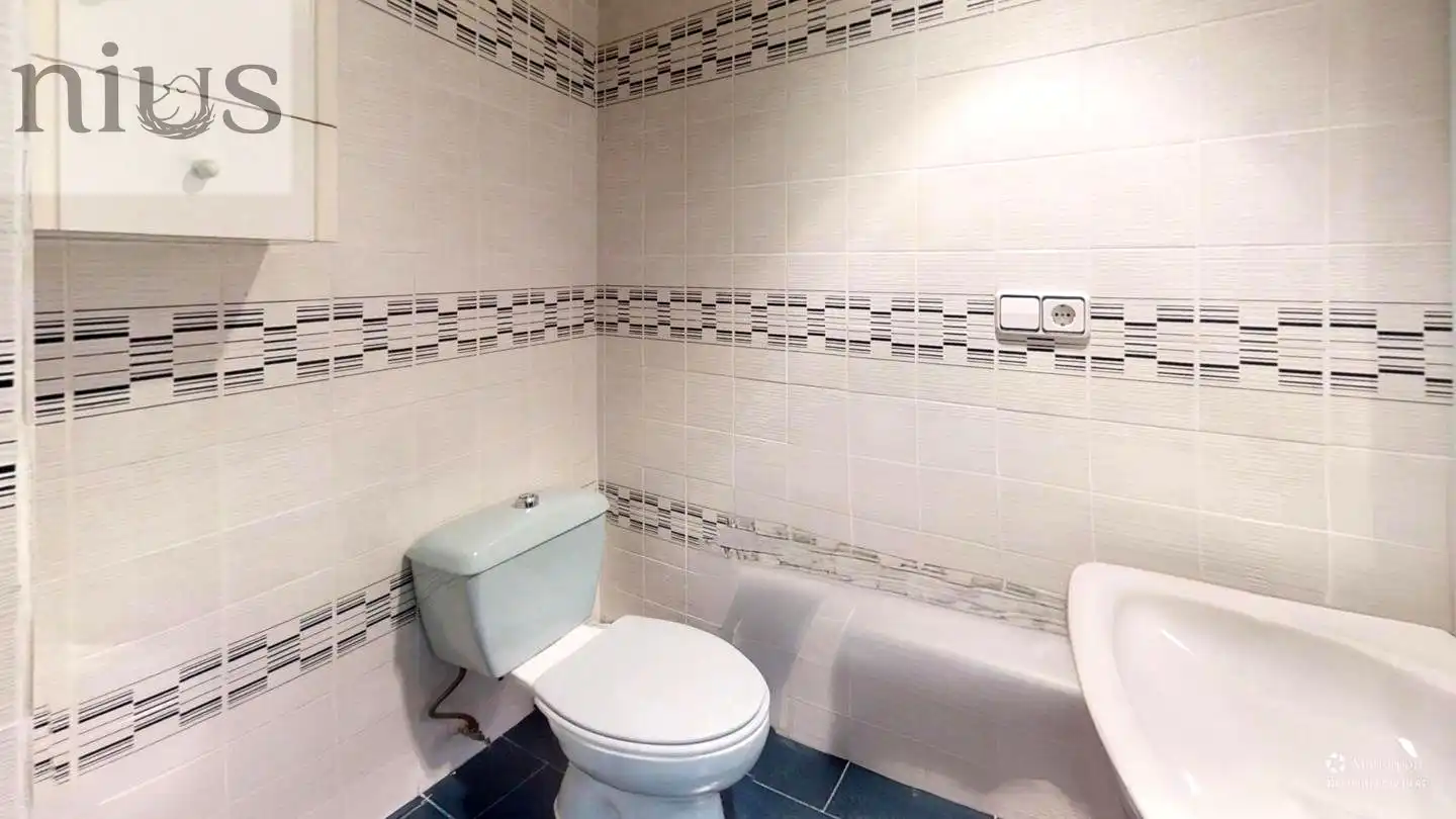 Bany de Oficina de lloguer en Silla amb Aire condicionat