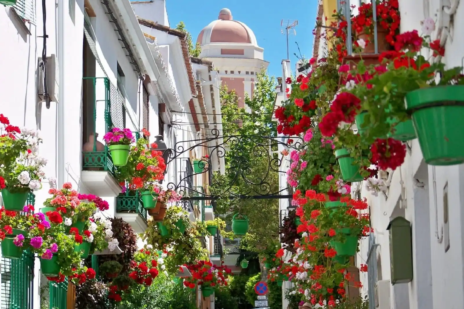 Exterior view of Ground floor for sale in Estepona  with Air Conditioner, Terrace and Swimming Pool