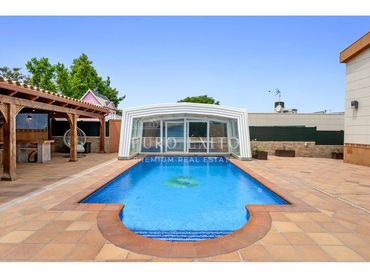 Casa amb piscina en venda a Calle NTRA SRA FATIMA