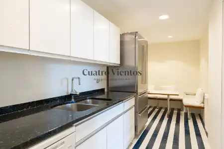 Cuina de Pis de lloguer en Barcelona amb Aire condicionat, Calefacció i Parquet