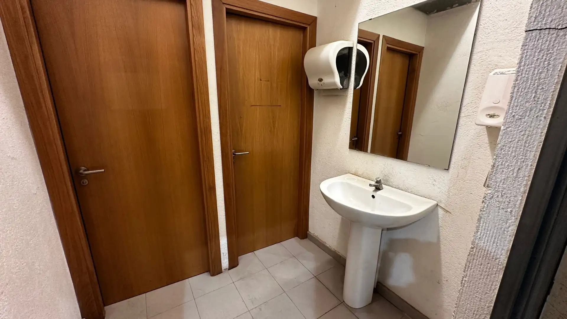 Baño de Nave industrial en venta en Riudellots de la Selva