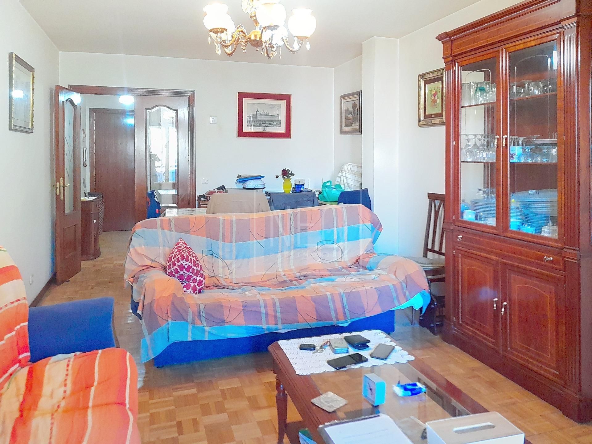Sala d'estar de Pis en venda en  Madrid Capital amb Aire condicionat, Calefacció i Parquet