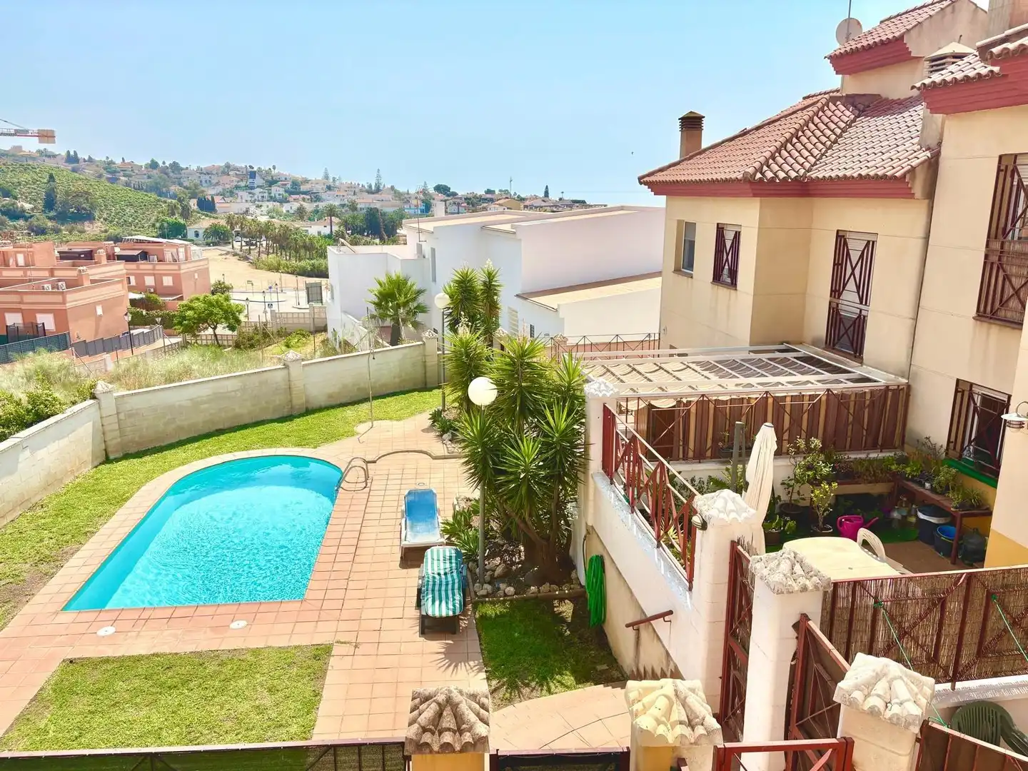 Piscina de Casa adosada en venda en Vélez-Málaga amb Aire condicionat, Jardí privat i Terrassa