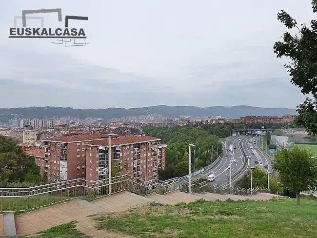 Vista exterior de Piso en venta en Errekalde
