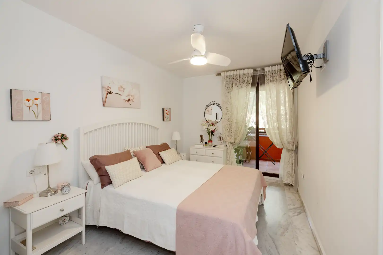 Bedroom of Flat for sale in Marbella  with Air Conditioner, Heating and Terrace