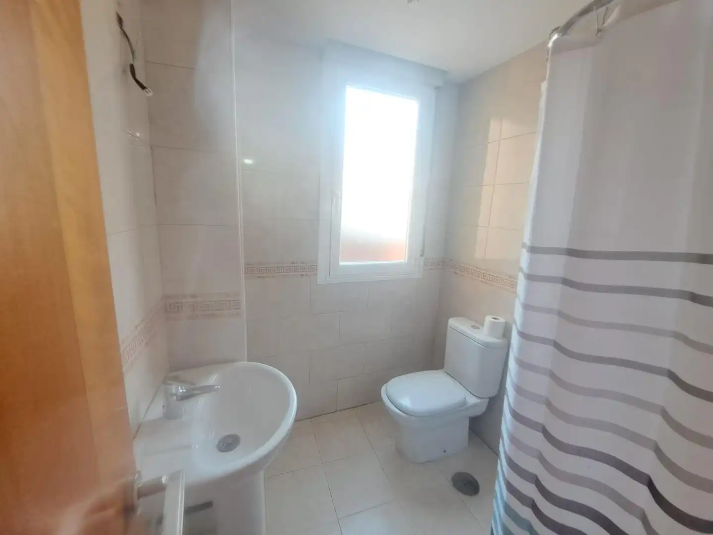 Baño de Casa adosada en venta en Bembibre con Calefacción, Terraza y Balcón