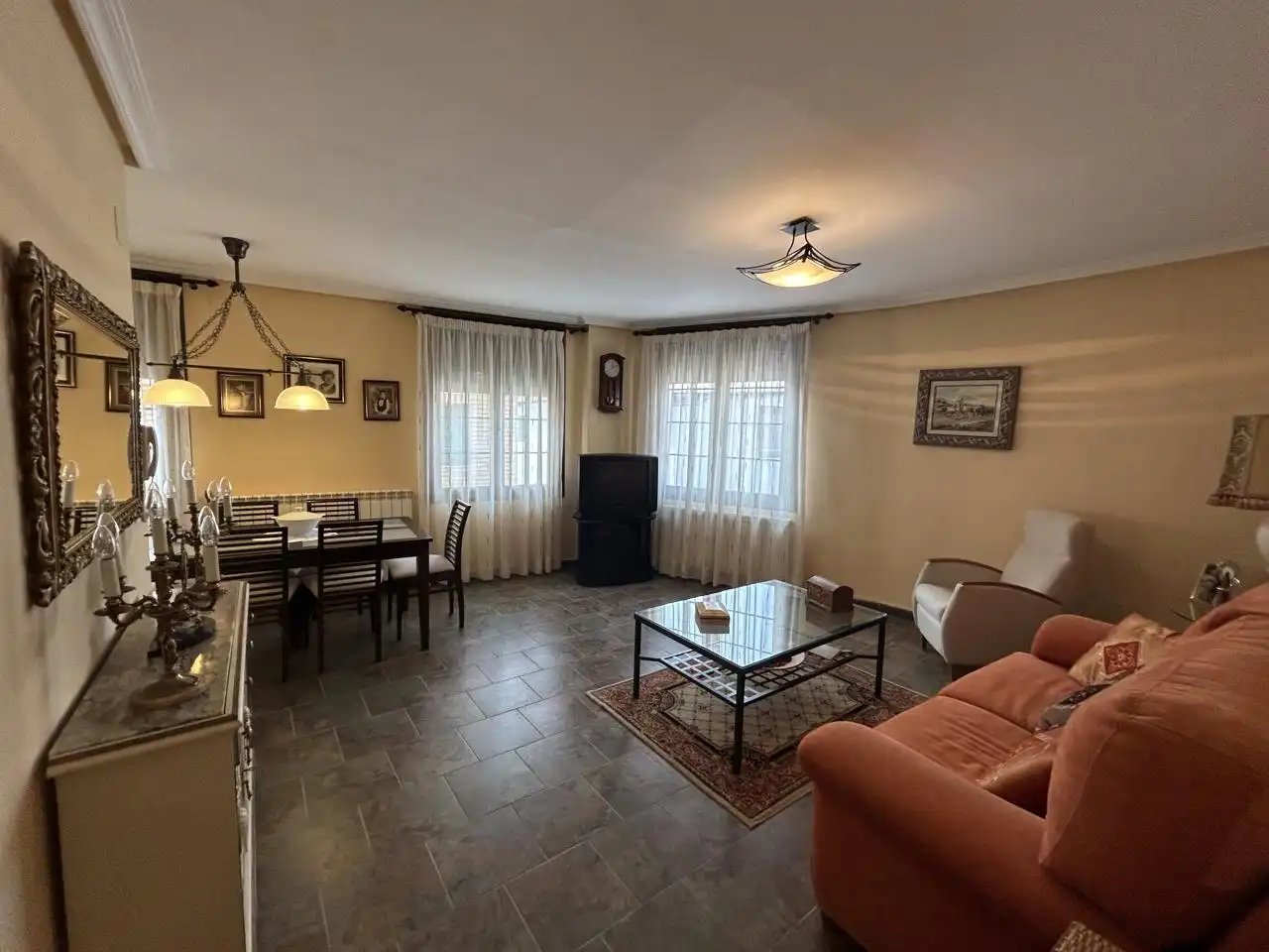 Sala d'estar de Casa o xalet en venda en Novallas amb Terrassa