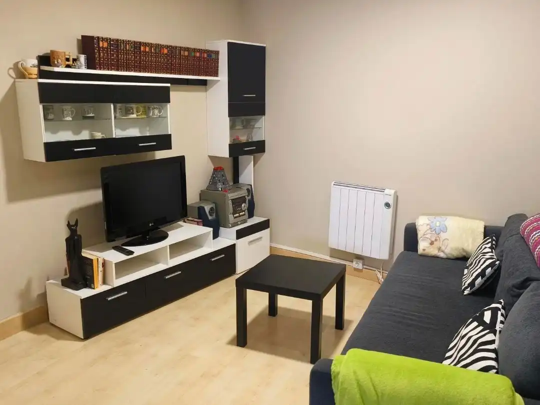 Wohnzimmer von Geschaftsraum zum Verkauf in  Pamplona / Iruña mit Klimaanlage und Möbliert