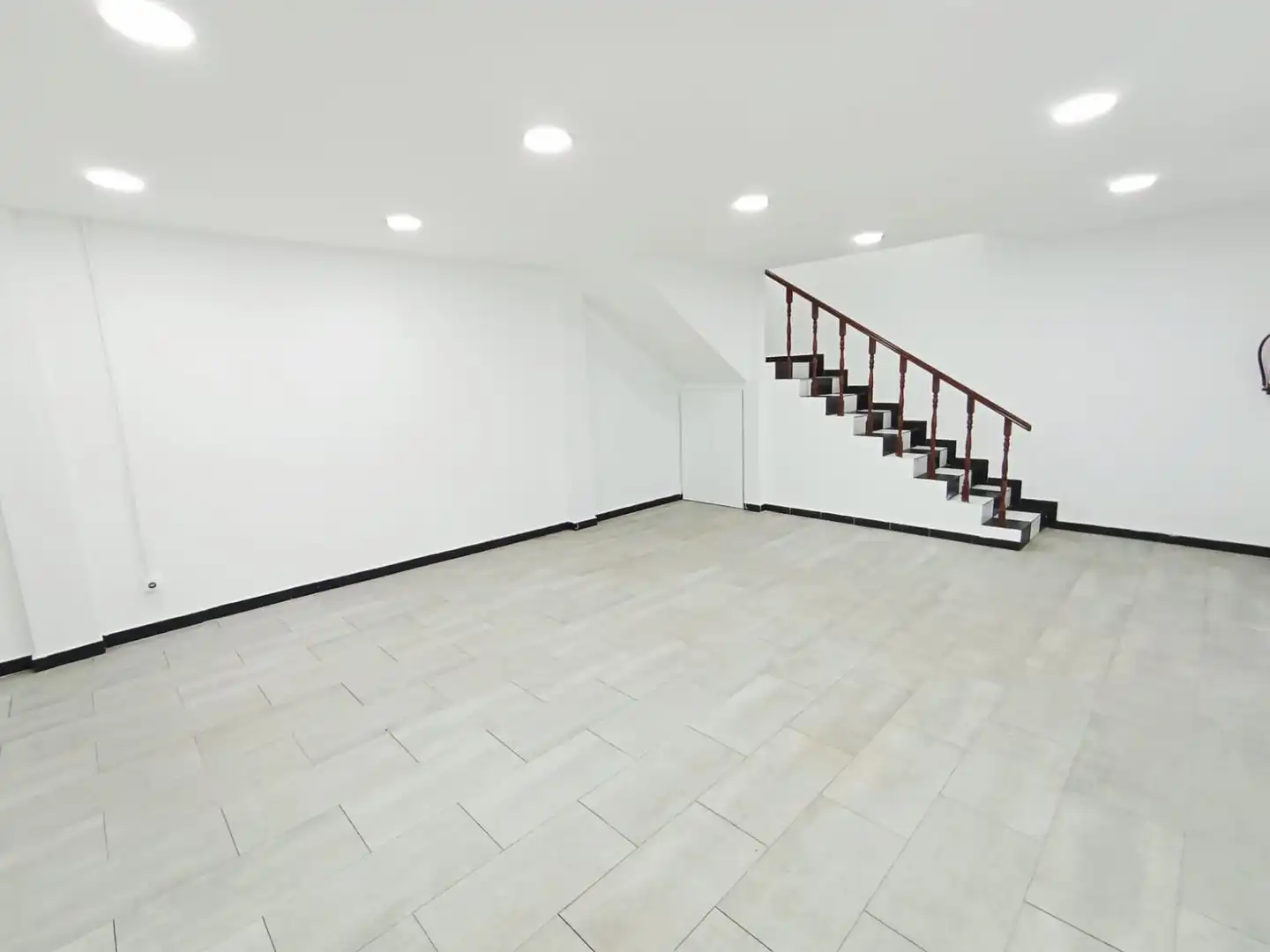 Local de alquiler en Transversal, 243, Sant Pere