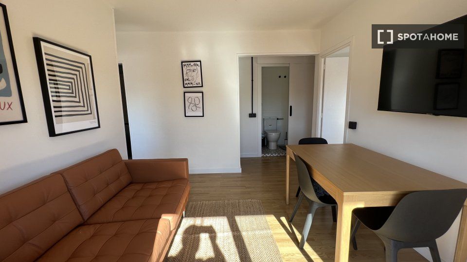 Sala d'estar de Pis de lloguer en L'Hospitalet de Llobregat amb Aire condicionat, Calefacció i Moblat