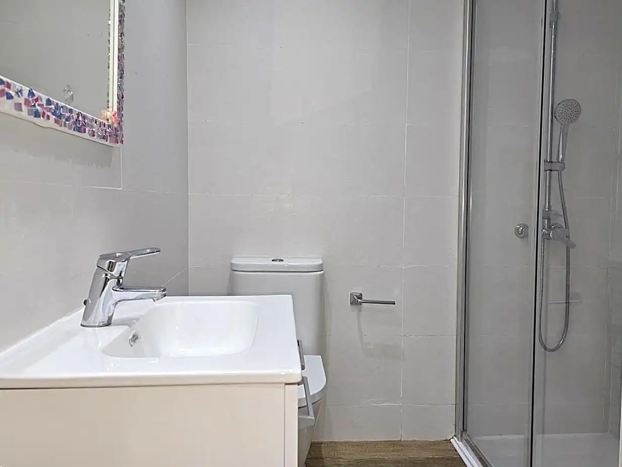 Badezimmer von Wohnung zur Miete in Benidorm mit Terrasse