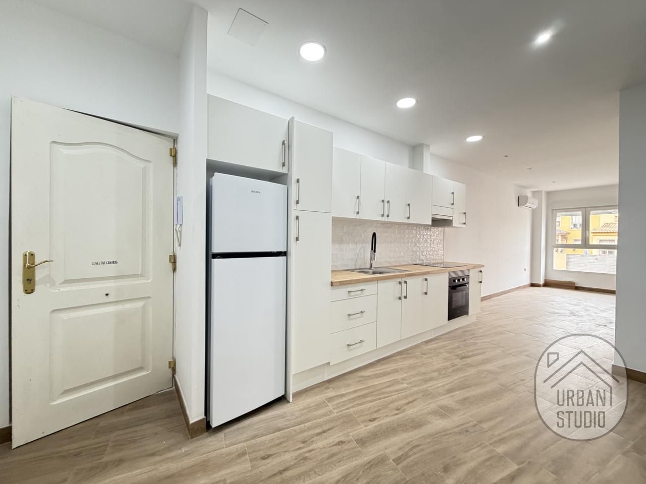 Cocina de Planta baja en venta en Torrevieja con Aire acondicionado, Terraza y Piscina comunitaria