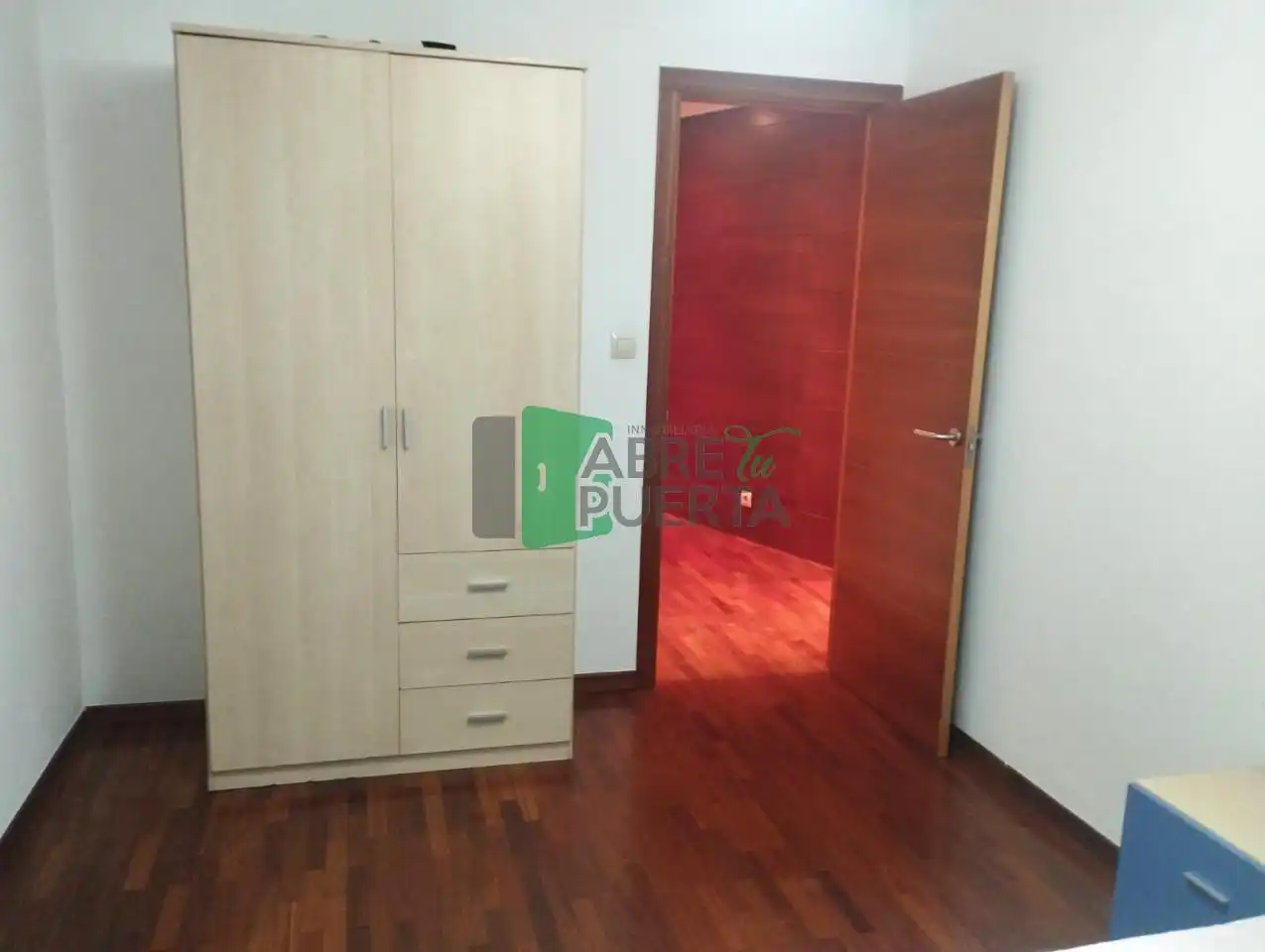 Dormitori de Apartament de lloguer en Ourense Capital  amb Calefacció, Parquet i Traster
