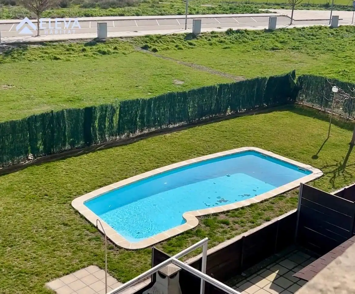 Piscina de Casa adosada en venda en Lleida amb Aire condicionat, Parquet i Terrassa