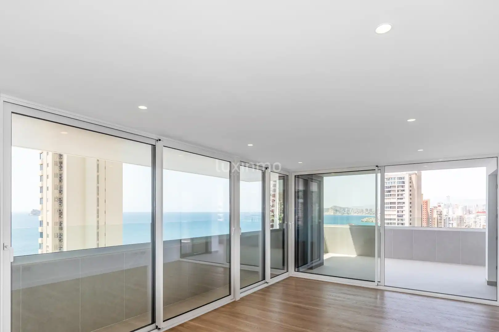 Bedroom of Flat for sale in Benidorm  with Air Conditioner, Heating and Private garden