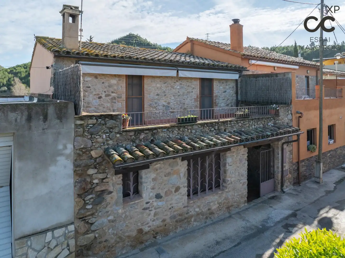 Vista exterior de Finca rústica en venda en Boadella i les Escaules amb Calefacció, Jardí privat i Terrassa
