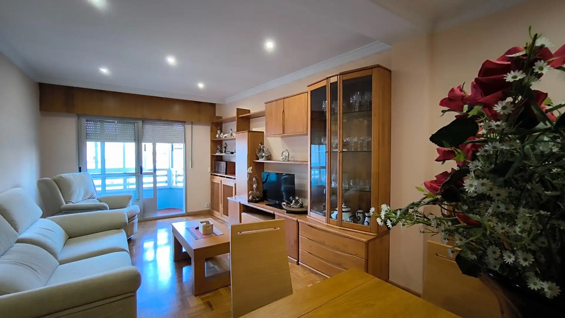 Sala d'estar de Pis en venda en Vilagarcía de Arousa amb Calefacció, Parquet i Moblat