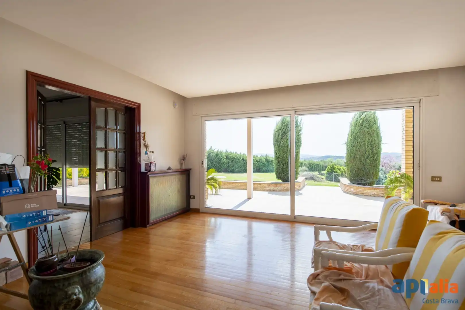 Sala de estar de Finca rústica en venta en Cornellà del Terri con Aire acondicionado, Calefacción y Terraza