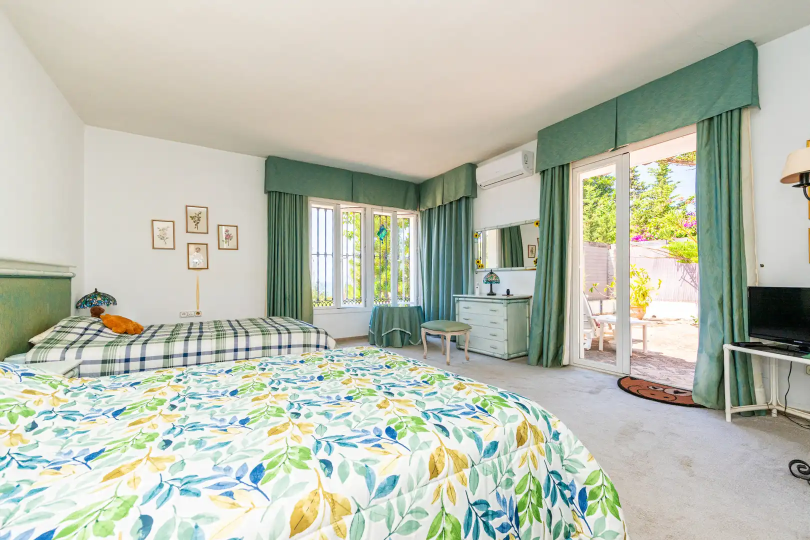 Dormitori de Casa o xalet en venda en Mijas amb Aire condicionat, Jardí privat i Terrassa