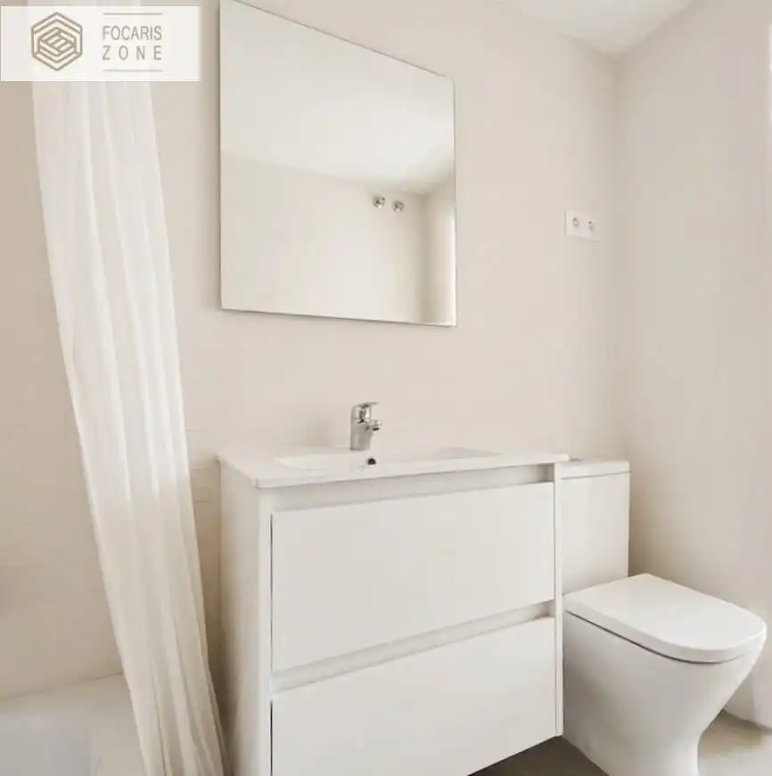 Bathroom of Flat for sale in Málaga  with Air Conditioner, Heating and Private garden