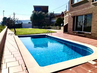 Casa con balcón en venta en Marianao