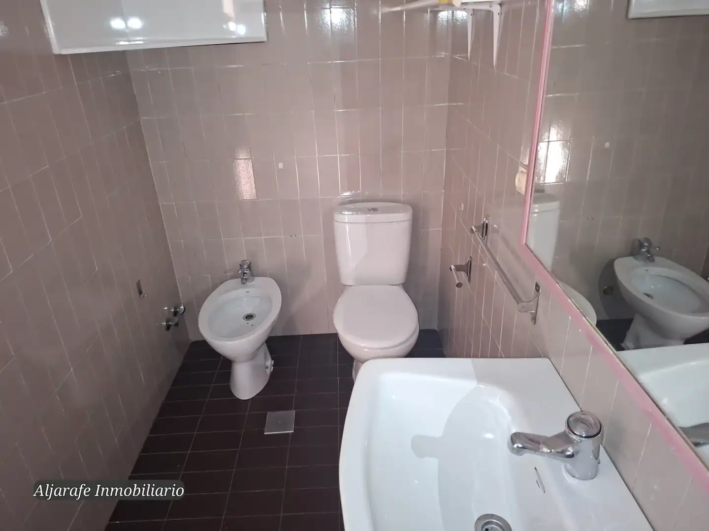 Bathroom of Flat for sale in Sevilla  with Air Conditioner, Heating and Private garden