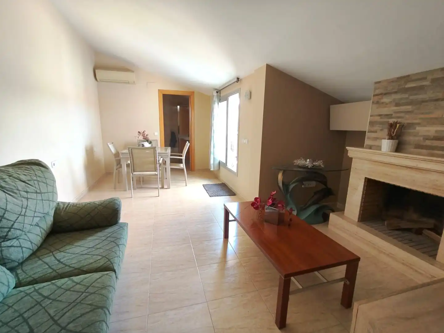 Sala de estar de Dúplex en venta en Vilanova del Camí con Aire acondicionado, Calefacción y Terraza